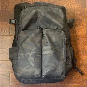 Lululemon Everywhere Backpack Camo Black Men’s Unisex Laptop Gym Bag